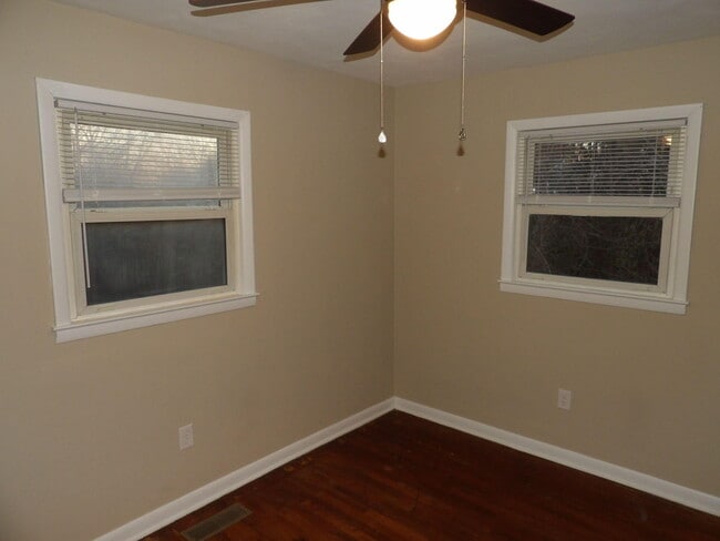 Building Photo - 146 Allnutt Dr