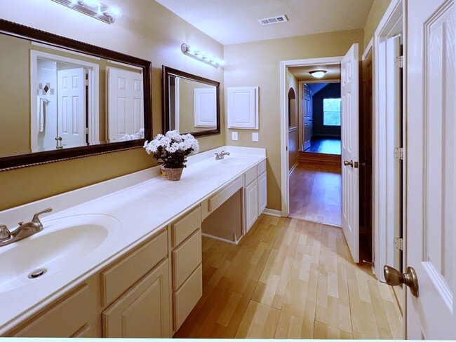 Building Photo - 3331 Double Lake Dr