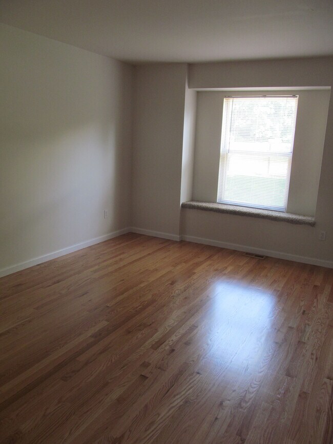 Building Photo - 1489 Dartmouth Dr