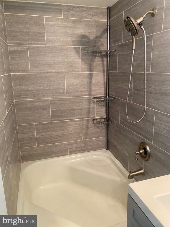 Building Photo - 6561 Maple Ave