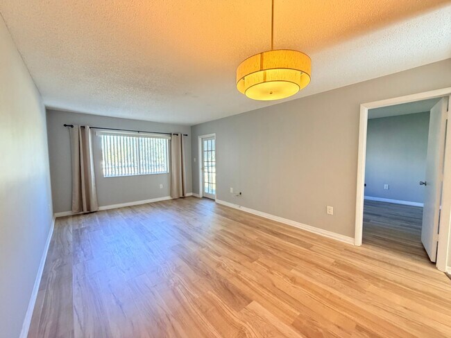 Building Photo - 1/1 CONDO 55 + COMMUNITY - GLEN OAKS, CLOSE TO DOWNTOWN SRQ!