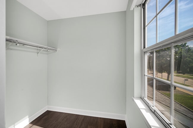 Building Photo - 242 Stafford Dr