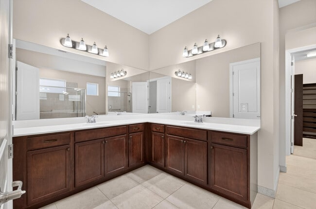 Building Photo - 8883 Kingsmoor Wy