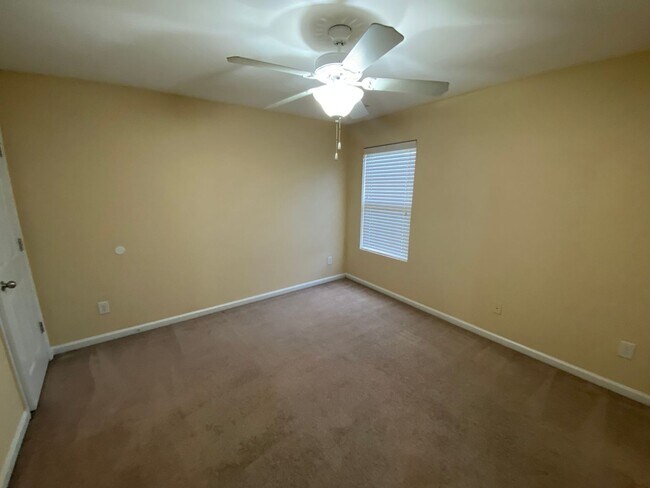 Building Photo - COTTAGE STYLE 4 BED/4 BATH - AVAILABLE AUG...