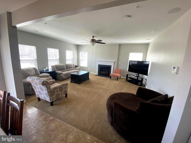 Building Photo - 2716 Lake Forest Dr