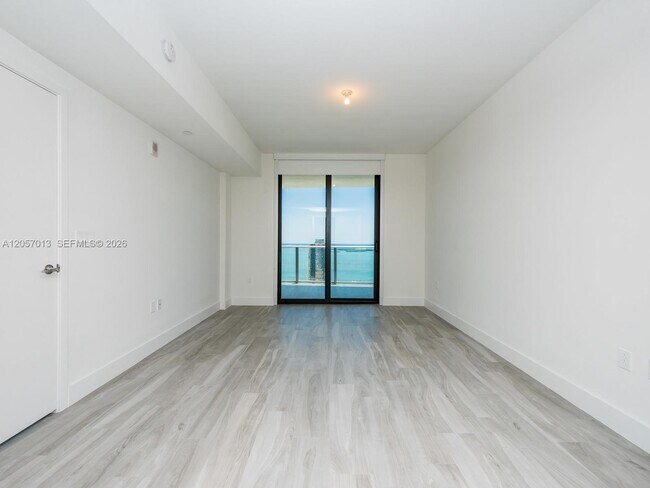 Building Photo - 1010 Brickell Ave