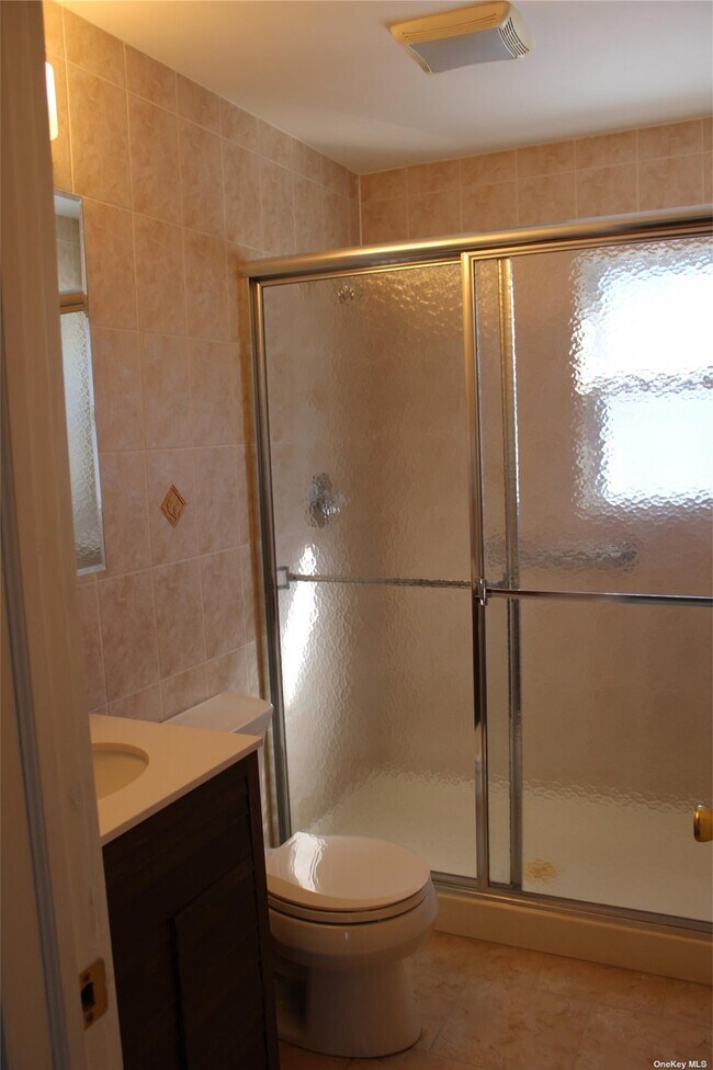 Building Photo - 37 Hemlock St