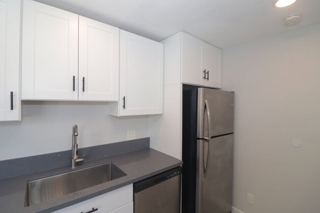 Building Photo - 4239 Swift Ave