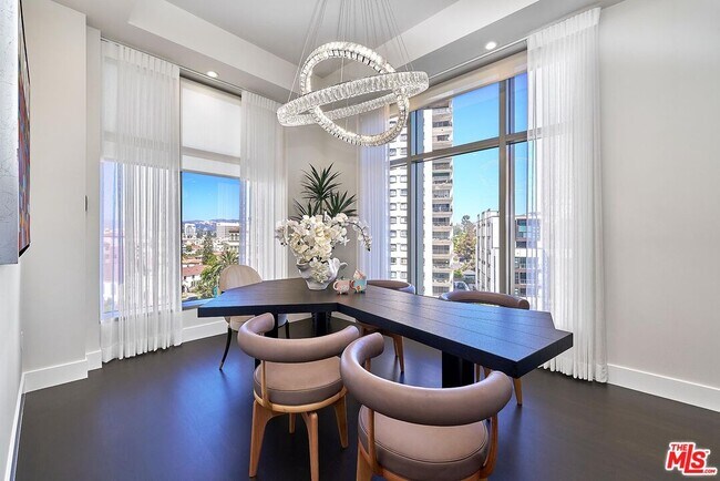 Building Photo - 10776 Wilshire Blvd