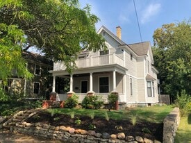 Building Photo - 552 Union St SE