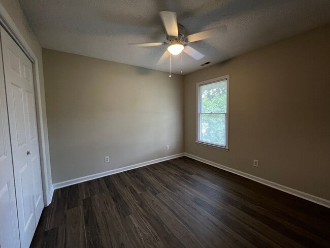 Building Photo - Charming 3 Bed 2.5 Bath Home in Beaver Run