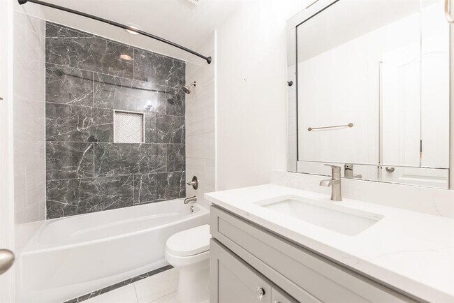 Building Photo - 25951 Ravenside Dr