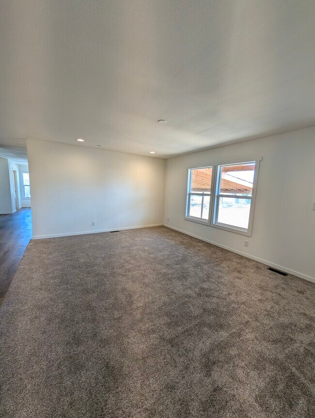 Building Photo - 25874 CA-74