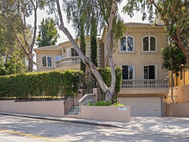 Building Photo - 3210 N Ardmore Ave