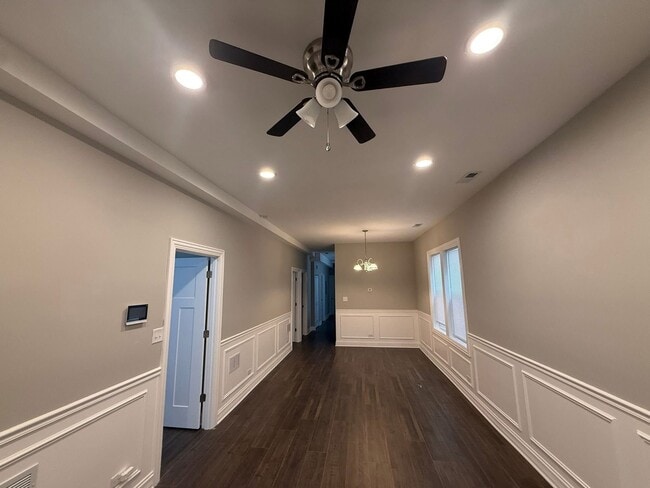 Building Photo - 8509 S Brandon Ave