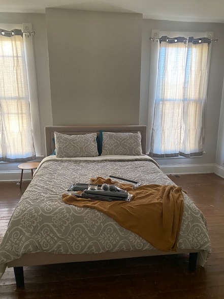 Building Photo - 98 W Main St