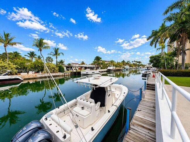 Building Photo - 2370 NE 135th St