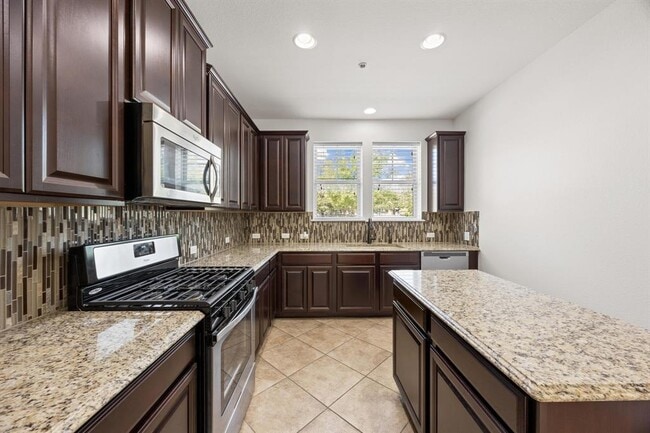 Building Photo - 7220 Wyoming Springs Dr