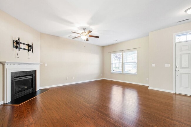 Building Photo - Refined Living: 3BR Townhome in Morrisville’s Keystone Park!