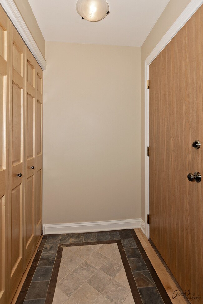 Building Photo - 1180 Silverwood Ct