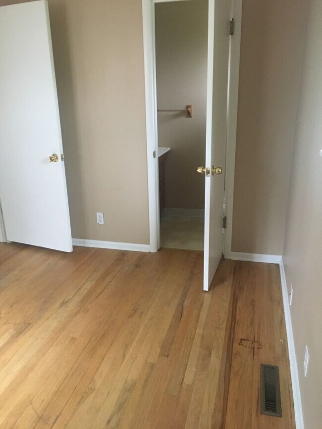 Building Photo - Convenient Location! Easy walk to CU Campu...
