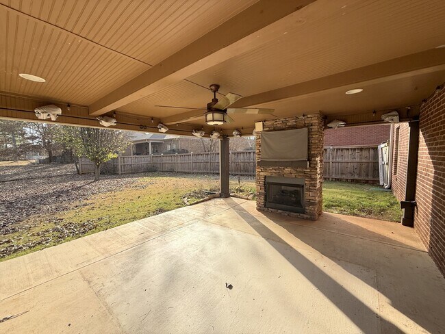 Building Photo - 118 Crystal Lake Dr