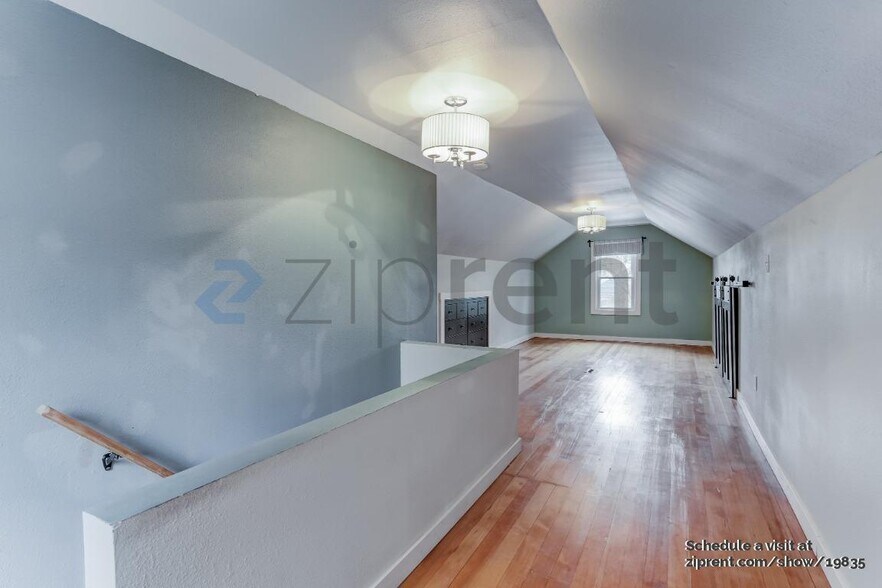 Building Photo - 5806 NE 60th Ave