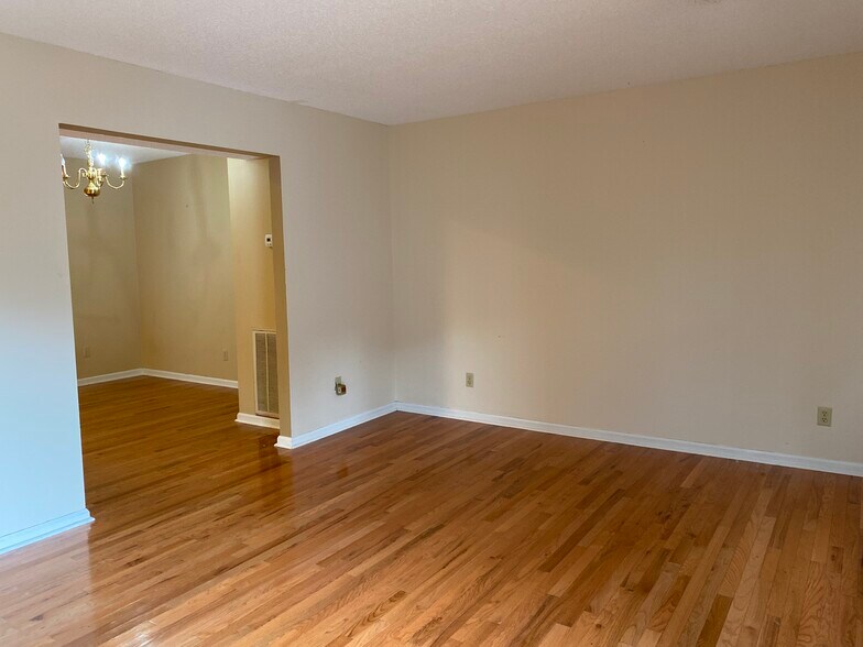 Building Photo - 2263 Forest Acres Dr