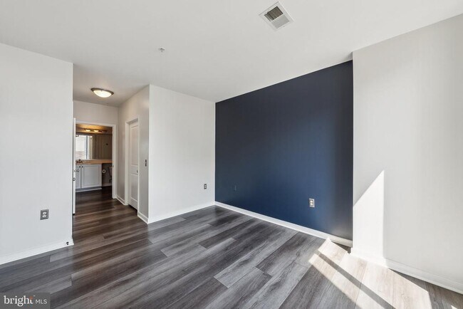 Building Photo - 851 N Glebe Rd