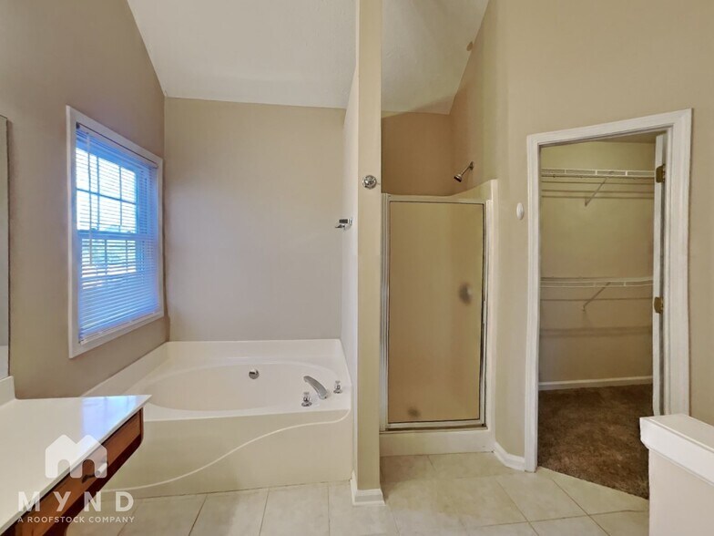 Building Photo - 123 Eagle Glen Dr