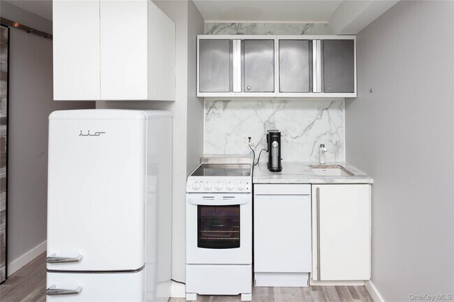 Building Photo - 250 Shore Rd