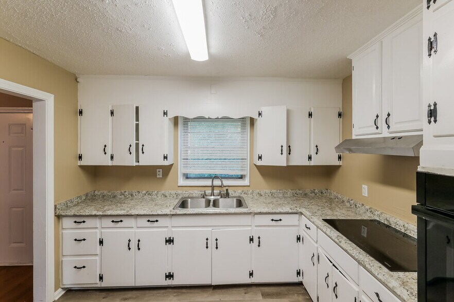 Building Photo - 9601 Red Ln Dr