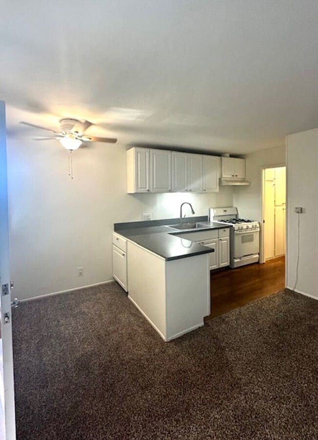 Building Photo - One Bedroom Apartment, Downtown Ventura