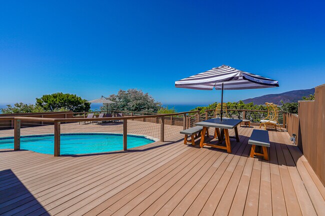outdoor dining - 225 Notteargenta Rd