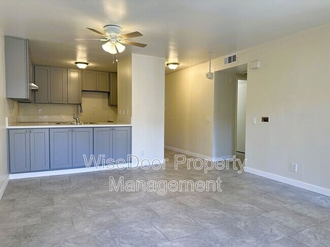 Building Photo - 450 E 4th St