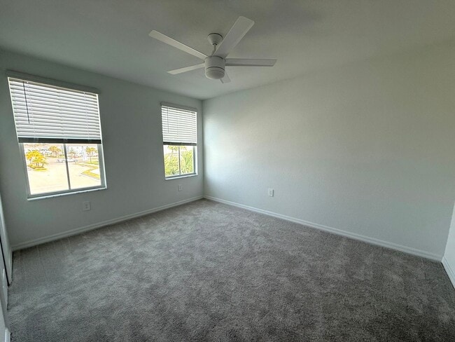 Building Photo - 3-Bed/ 2.5- Bath Modern Townhouse in Lakewood Ranch Premier Community- LOW MOVE-IN COSTS!