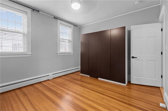 Building Photo - 334 Jastram St