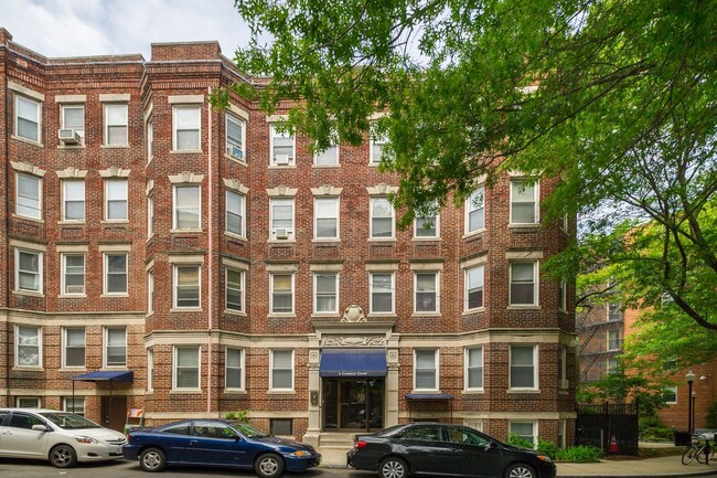 Building Photo - Nicely maintained, inexpensive studio in a...