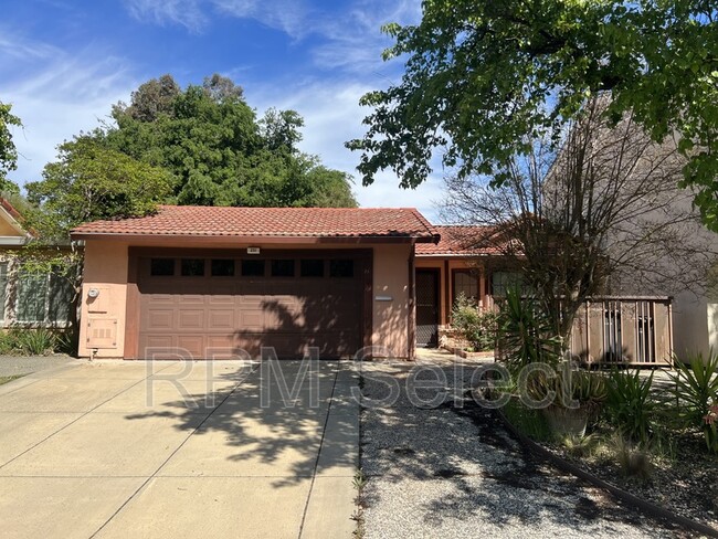 Primary Photo - 251 Aurora Ave