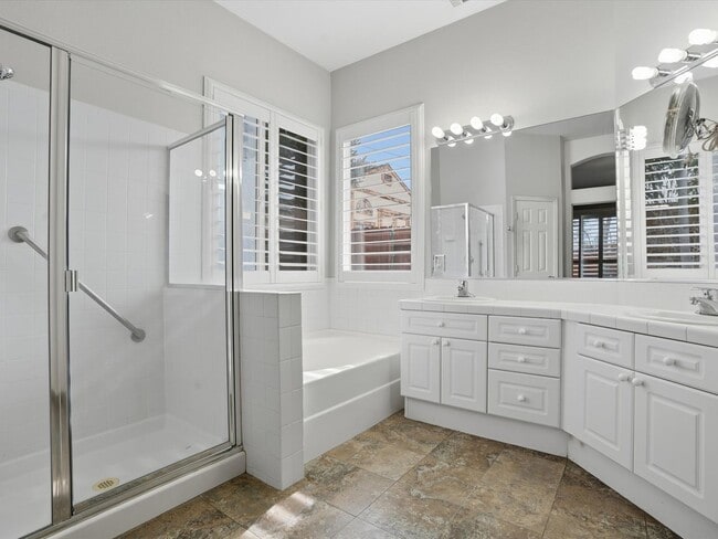 Building Photo - Spanish Springs Dream