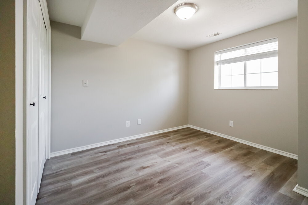 Building Photo - 1179 E 2350 N