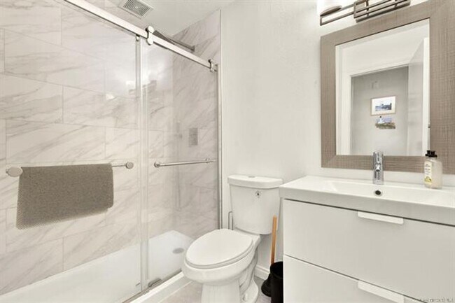 Building Photo - 1 Bed/1 Bath Crown Point Condo with Bay Views