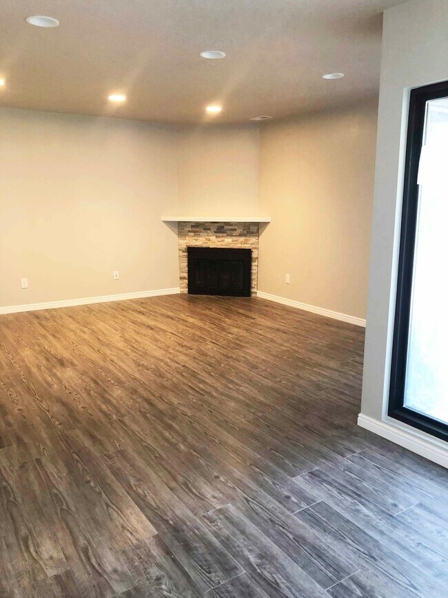 Building Photo - 810 E 3990 S