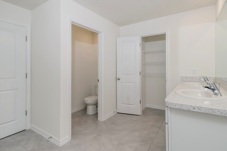 Building Photo - 476 Sunlit Coral St