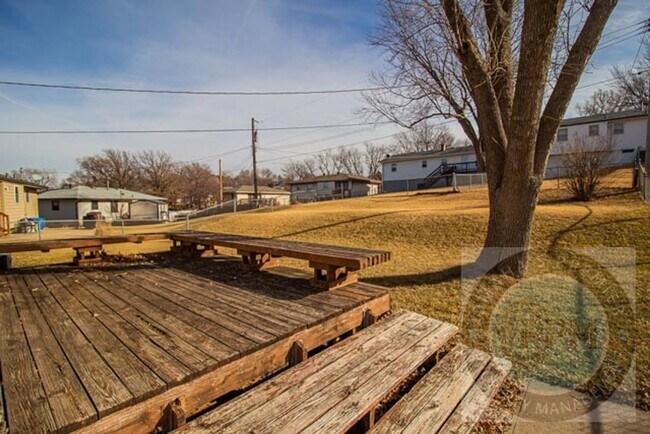 Building Photo - Spacious 5 Bedroom / 2.5 Bathroom Home | Near Ralston