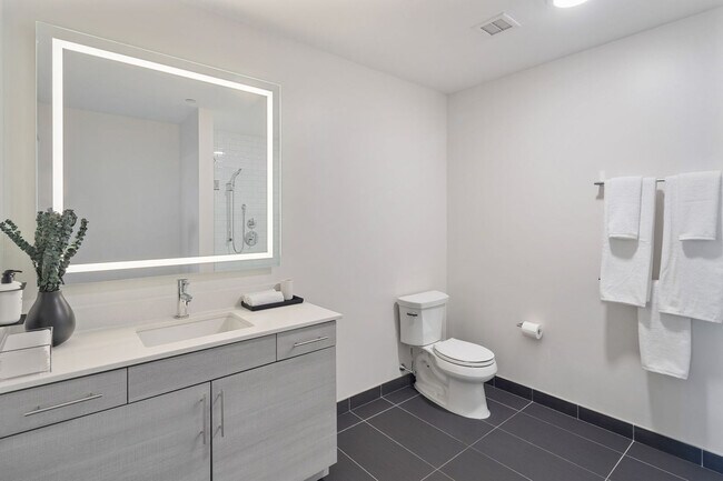 Building Photo - 479 Canal St