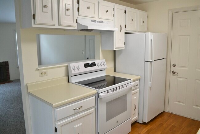Building Photo - 7 Thoreau Ct