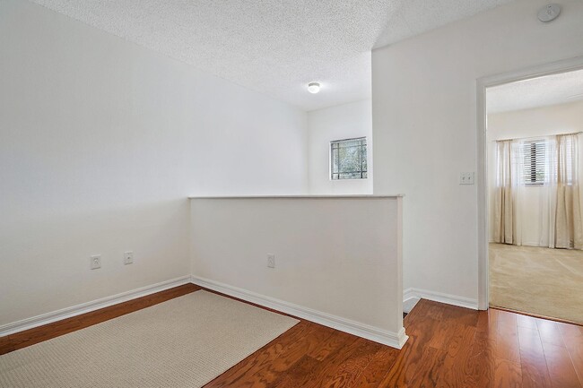 Building Photo - 2803 Sarento Pl