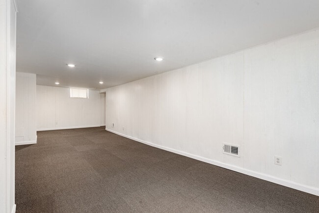 Building Photo - 9429 Harold Dr