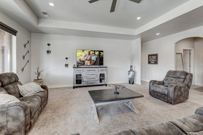 Building Photo - "Charming 3-Bedroom Retreat with 2 Baths and 2150 Sq. Ft. of Comfort in Santa Clara!"